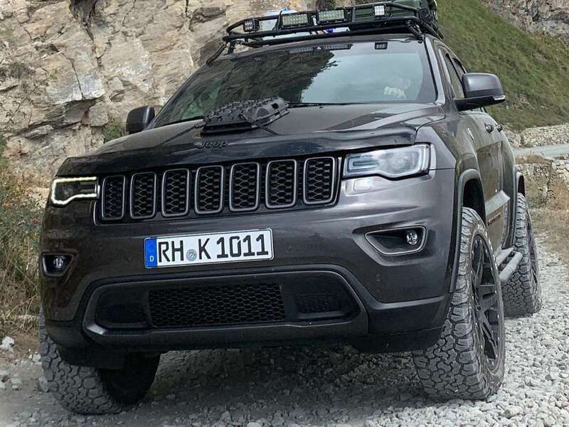 Grau Gebraucht 2017 Jeep Grand Cherokee Trailhawk SUV | 31.700 € (Teuer) - Bild 1/4