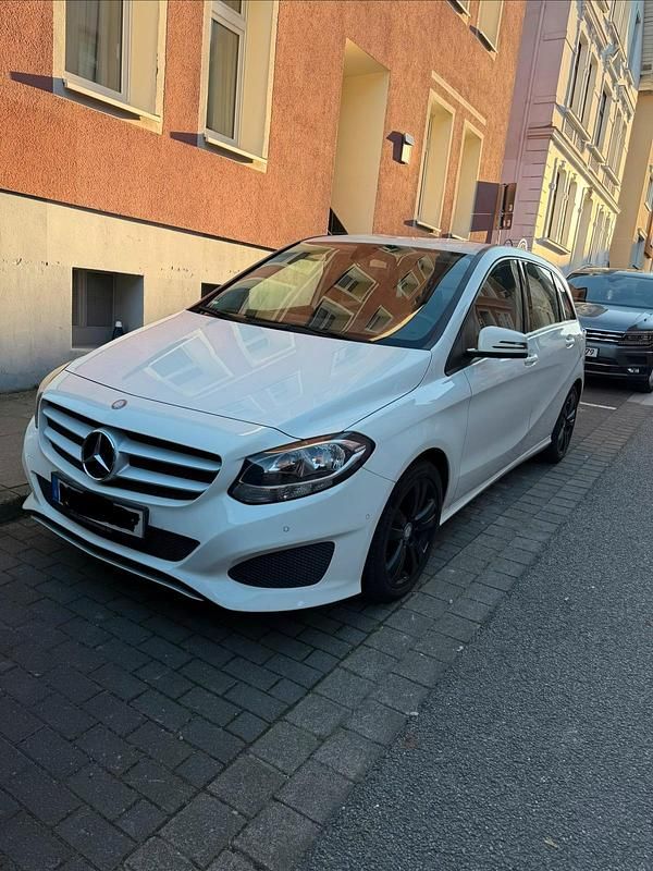 Gebraucht Mercedes B180 109 PS (80 kW) 2016 Weiß Van / Kleinbus