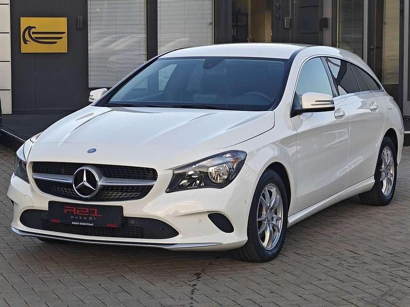 Gebraucht Mercedes CLA180 109 PS (80 kW) 2017 Calcitweiss  unilack Limousine