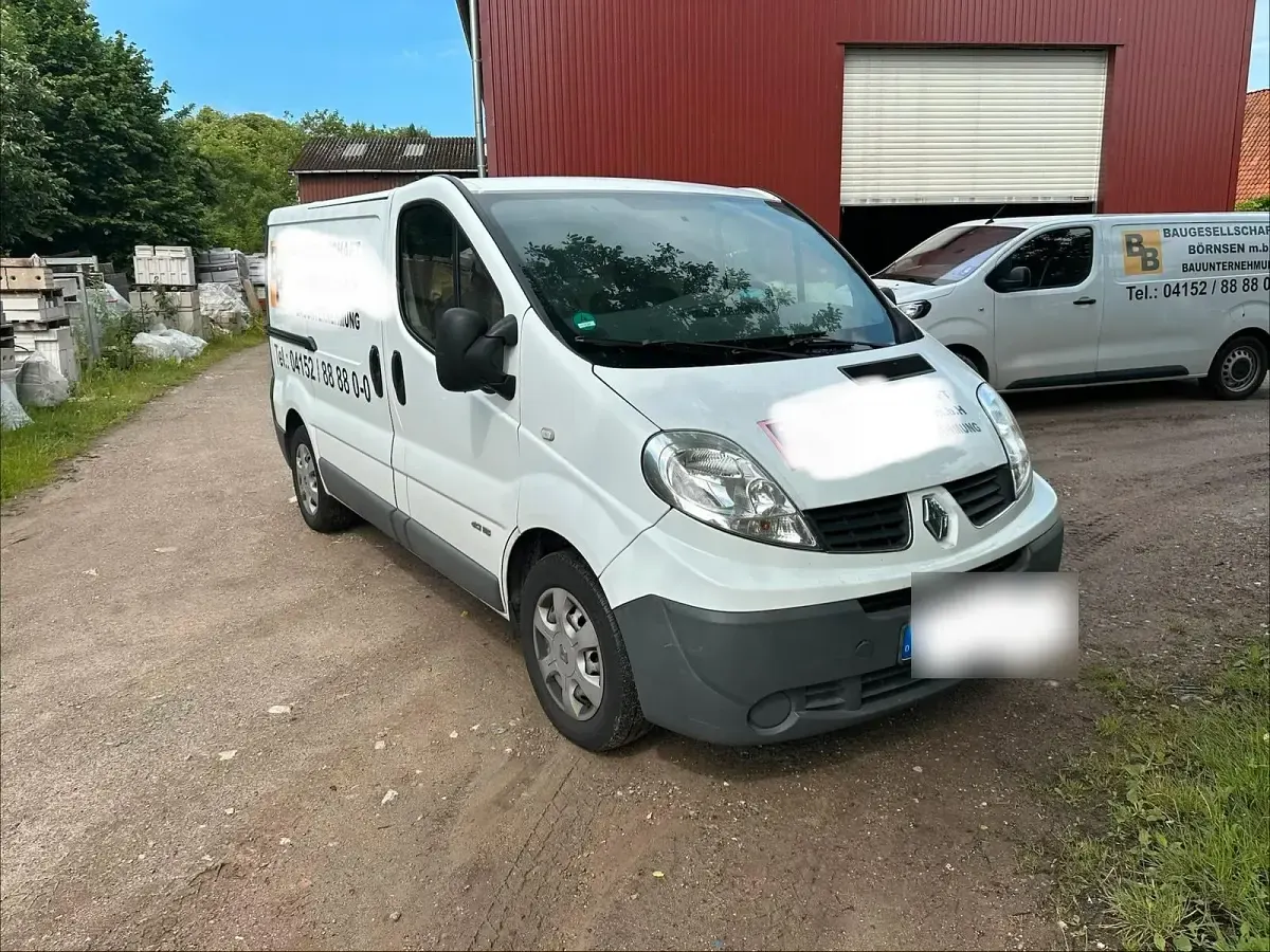 Gebraucht Renault Traffic 116 PS (85 kW) 2014 Weiß Van / Kleinbus