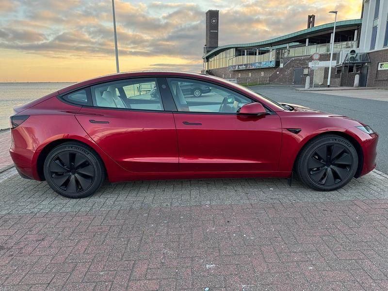 Gebraucht Tesla Model 3 Long Range AWD 288 kW (392 PS) 2024 Rot Limousine