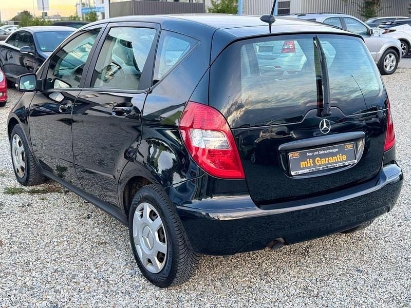 Gebraucht Mercedes A180 109 PS (80 kW) 2011 Schwarz Limousine