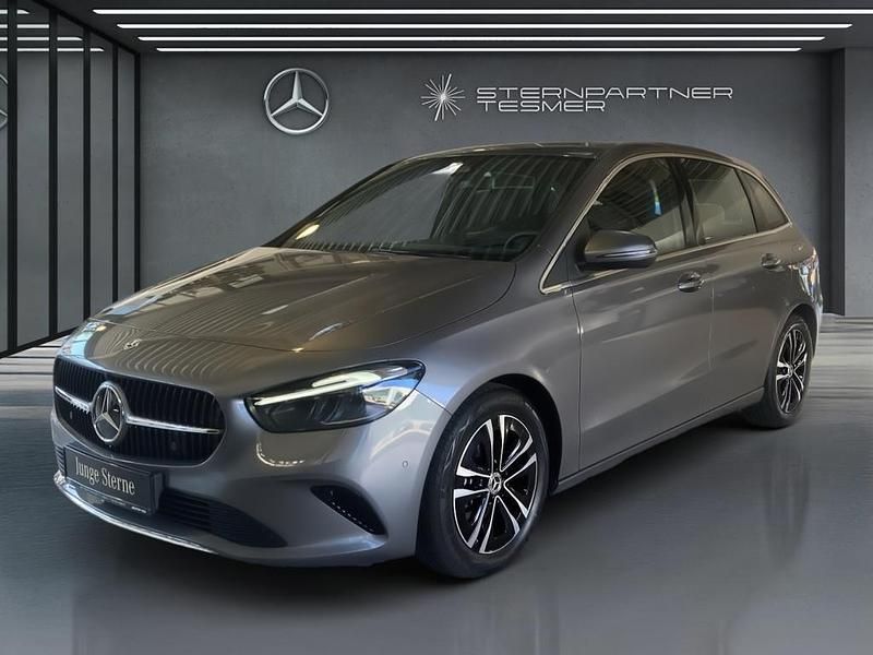 Grau Gebraucht 2024 Mercedes B200 Progressive Van / Kleinbus | 31.411 € (Superpreis) - Bild 1/3