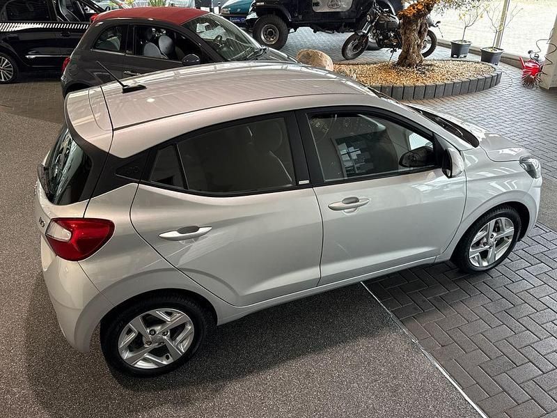 Gebraucht Hyundai i10 Trend 84 PS (61 kW) 2020 Silber Kleinwagen