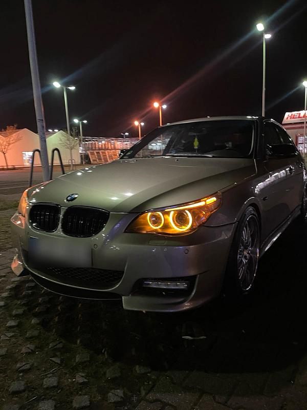 Gebraucht BMW 523 170 PS (125 kW) 2006 Gold Limousine