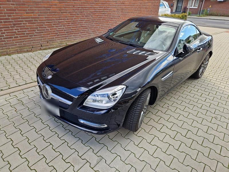 Schwarz Gebraucht 2014 Mercedes SLK250 Cabrio | 17.200 € (Fairer Preis) - Bild 1/4