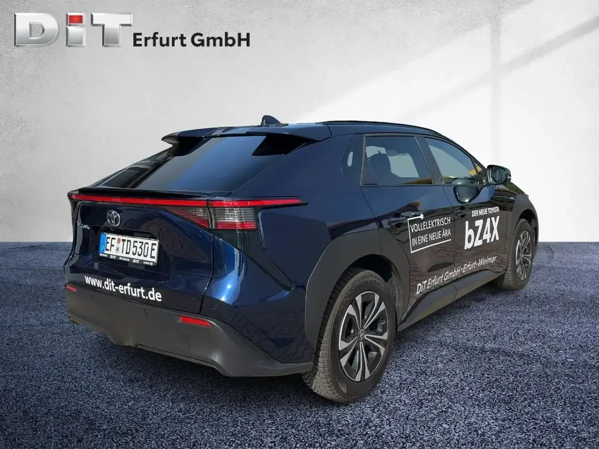 Gebraucht Toyota bZ4X Team 150 kW (204 PS) 2024 Blau SUV