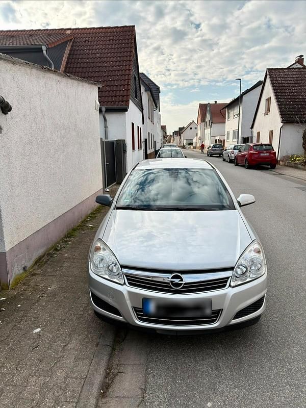 Gebraucht Opel Astra 104 PS (76 kW) 2007 Silber Limousine