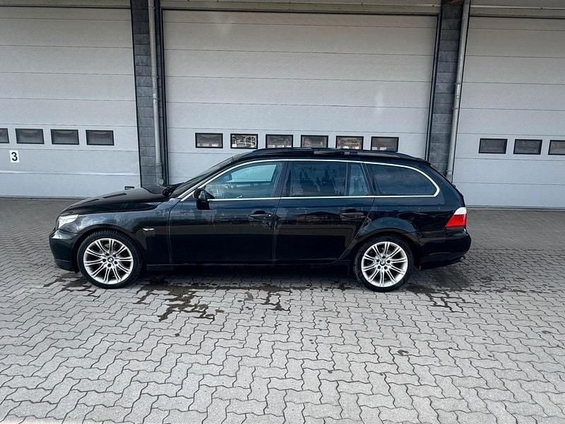 Gebraucht BMW 525 197 PS (144 kW) 2008 Schwarz Kombi