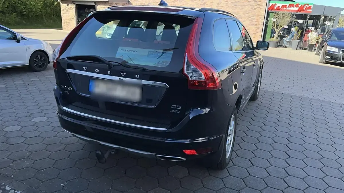 Second-hand Volvo XC60 220 CP (161 kW) 2016 Albastru SUV