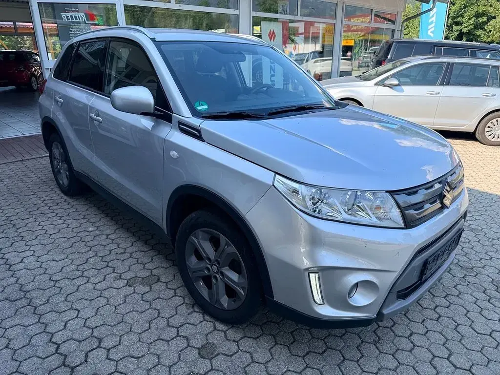 Gebraucht Suzuki Vitara Comfort 120 PS (88 kW) 2016 Silber SUV
