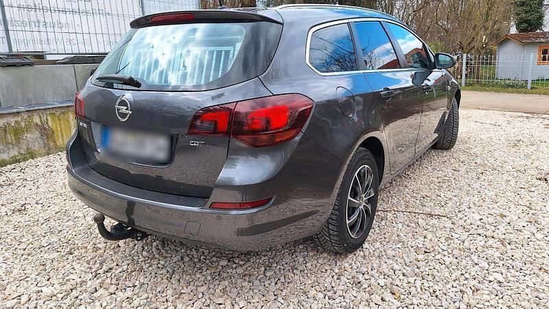 Gebraucht Opel Astra 125 PS (91 kW) 2011 Grau Kombi