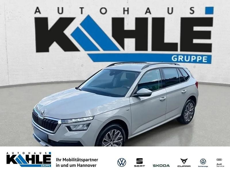Grau Gebraucht 2021 Skoda Kamiq Clever SUV | 18.689 € (Fairer Preis) - Bild 1/4