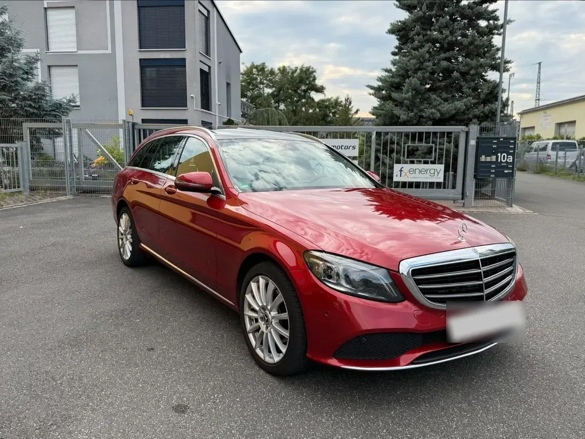 Gebraucht Mercedes C220 194 PS (142 kW) 2020 Rot Limousine