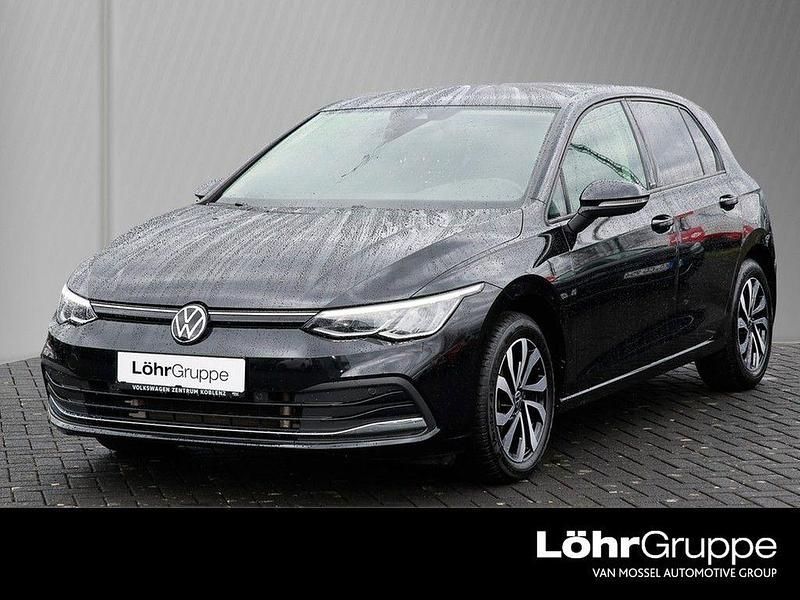 Deep black perleffekt Gebraucht 2022 VW Golf Active Limousine | 21.980 € (Fairer Preis) - Bild 1/4