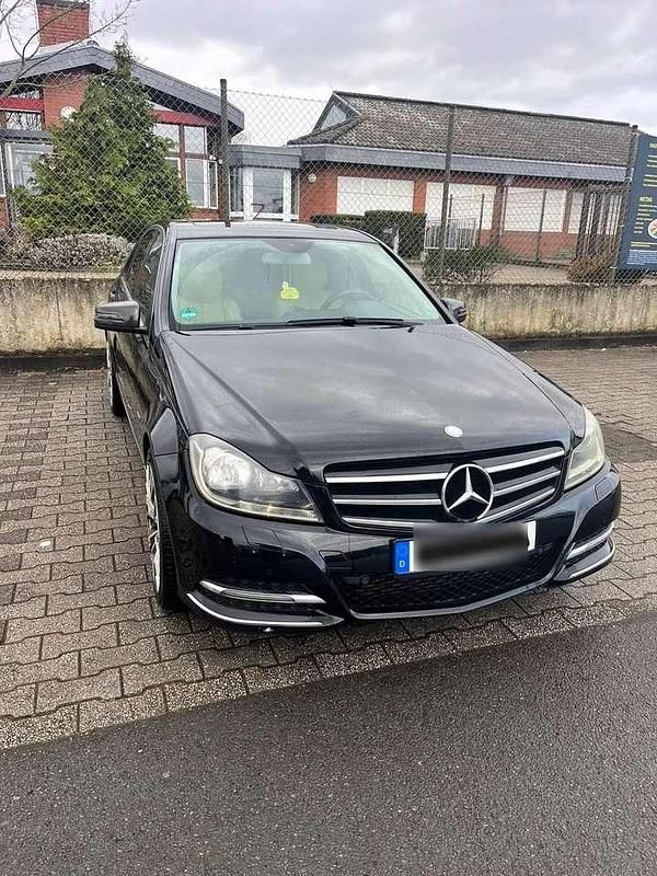 Gebraucht Mercedes C220 Avantgarde Edition 170 PS (125 kW) 2013 Schwarz Limousine
