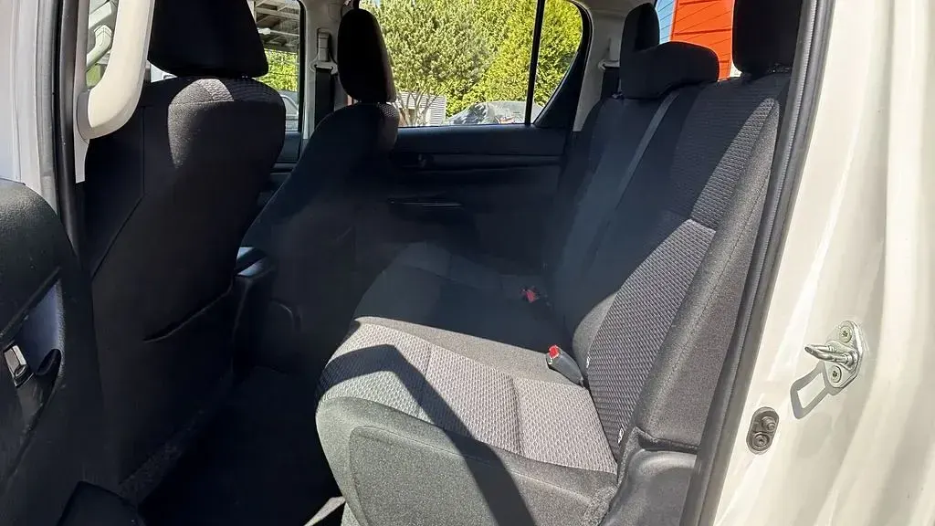 Gebraucht Toyota HiLux 150 PS (110 kW) 2021 Weiß Pickup