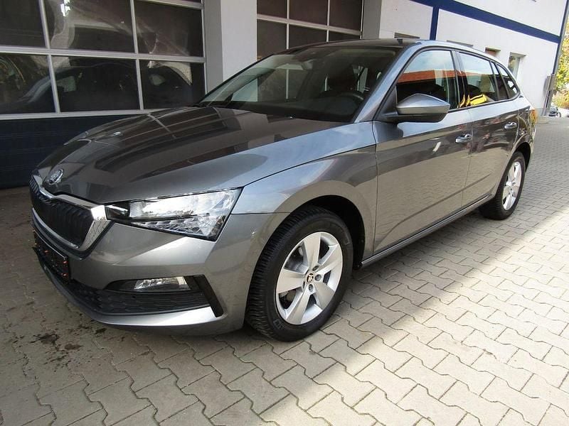 Grau Gebraucht 2023 Skoda Scala Ambition Kleinwagen | 16.900 € (Guter Preis) - Bild 1/4