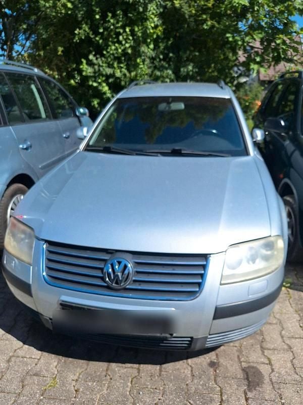 Silber Gebraucht 2001 VW Passat Kombi | 900 € (Superpreis) - Bild 1/4