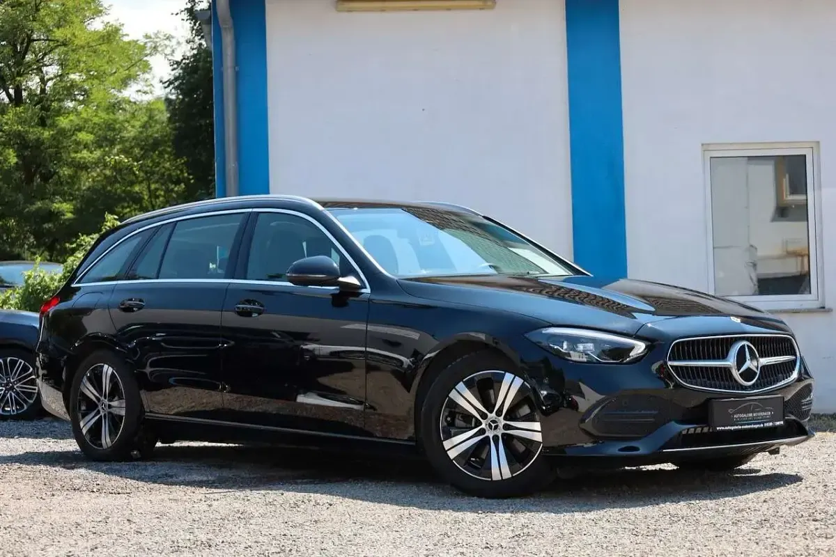 Gebraucht Mercedes C200 Avantgarde 163 PS (119 kW) 2025 Schwarz Limousine