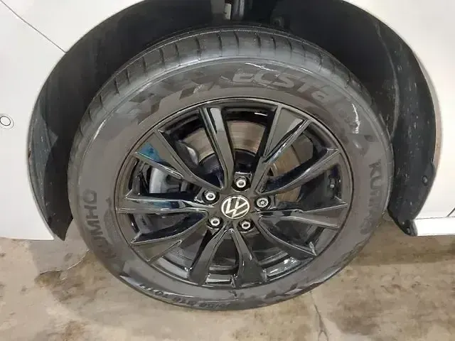 Gebraucht VW Multivan Style 150 PS (110 kW) 2025 Candyweiß Van / Kleinbus