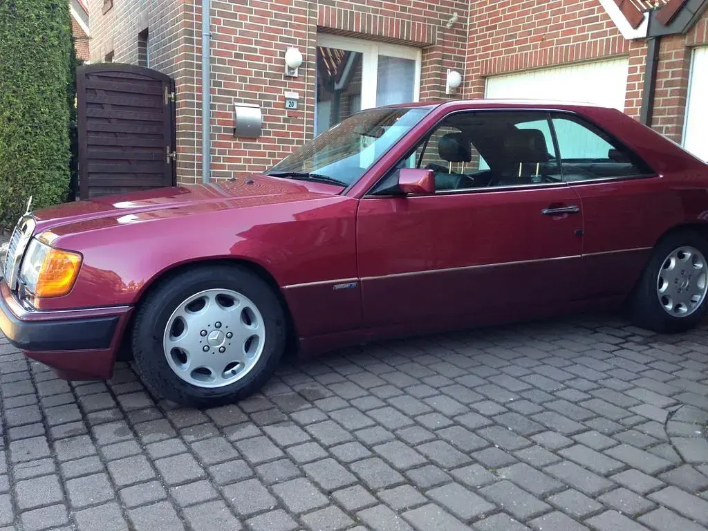 Gebraucht Mercedes 300 Sportline 220 PS (161 kW) 1992 Rot