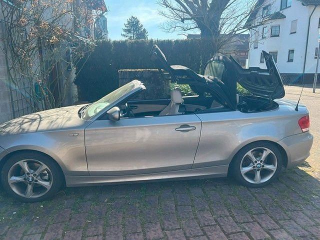 Silber Gebraucht 2011 BMW 120 Cabriolet Sport Line Cabrio | 10.500 € (Etwas zu teuer) - Bild 1/4