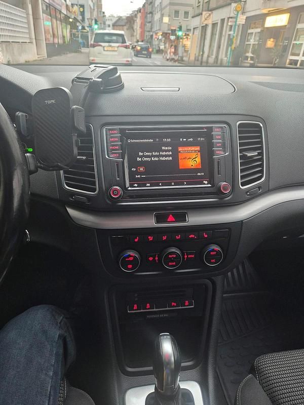 Weiß Gebraucht 2018 VW Sharan Van / Kleinbus | 13.000 € (Teuer) - Bild 1/4