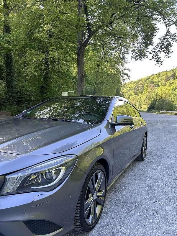 Grau Gebraucht 2015 Mercedes CLA180 Limousine | 17.490 € (Guter Preis) - Bild 1/4