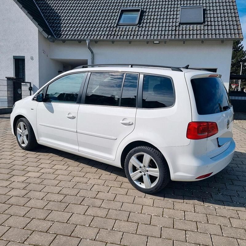 Gebraucht VW Touran Match 140 PS (102 kW) 2012 Weiß Van / Kleinbus