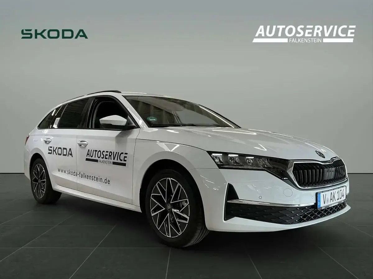 Gebraucht Skoda Octavia 150 PS (110 kW) 2026 Moonweiss metallic Kombi