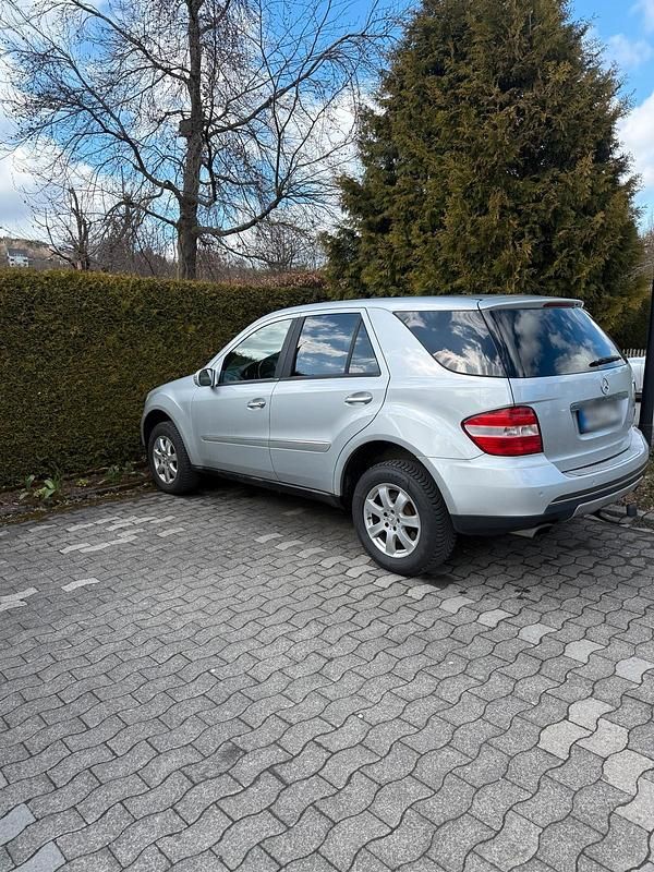 Gebraucht Mercedes ML320 224 PS (164 kW) 2006 Silber SUV