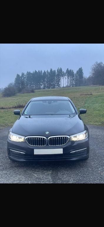 Schwarz Gebraucht 2018 BMW 530e Limousine | 16.999 € (Fairer Preis) - Bild 1/4