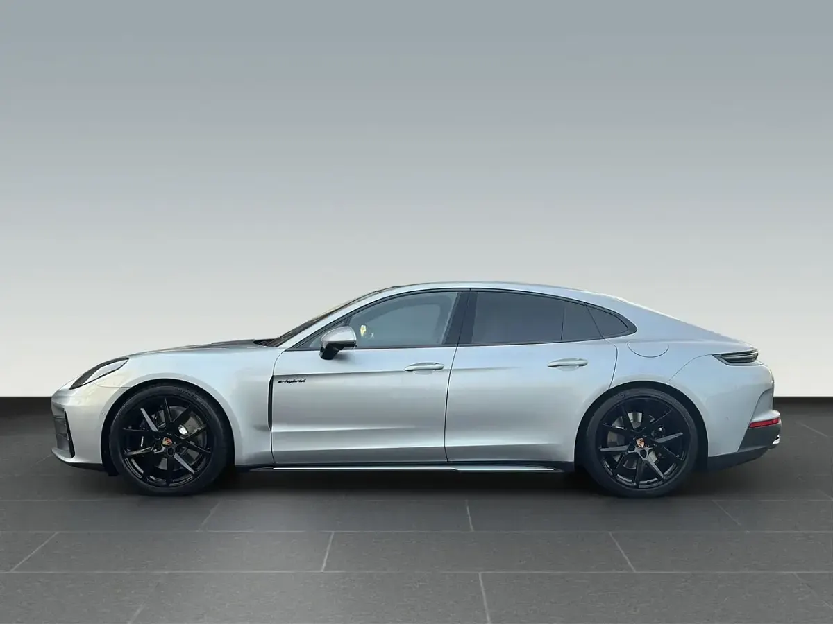 Neu Porsche Panamera 471 PS (346 kW) 2026 Dolomitsilbermetallic (metallic) Kleinwagen