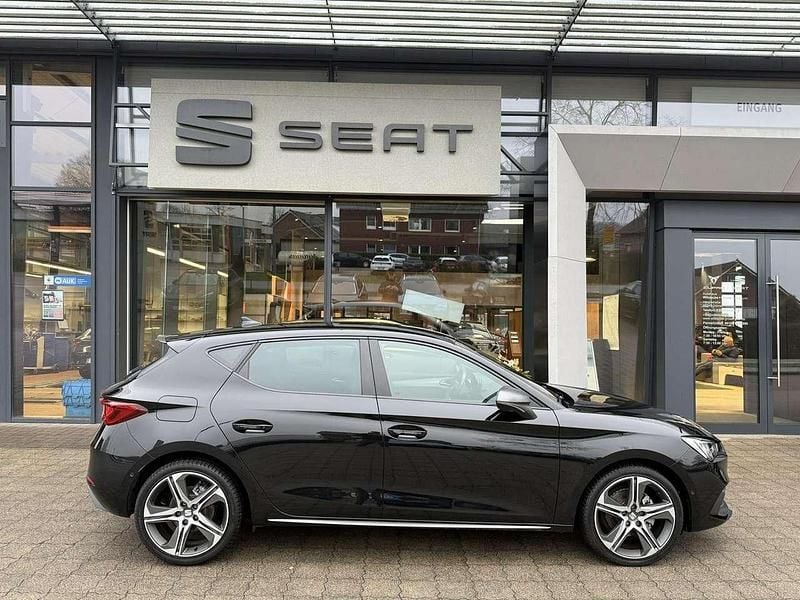 Gebraucht Seat Leon FR 150 PS (110 kW) 2023 Midnight schwarz Kleinwagen