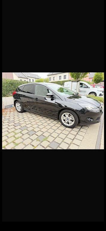 Gebraucht Ford Focus Trend 105 PS (77 kW) 2011 Schwarz Limousine