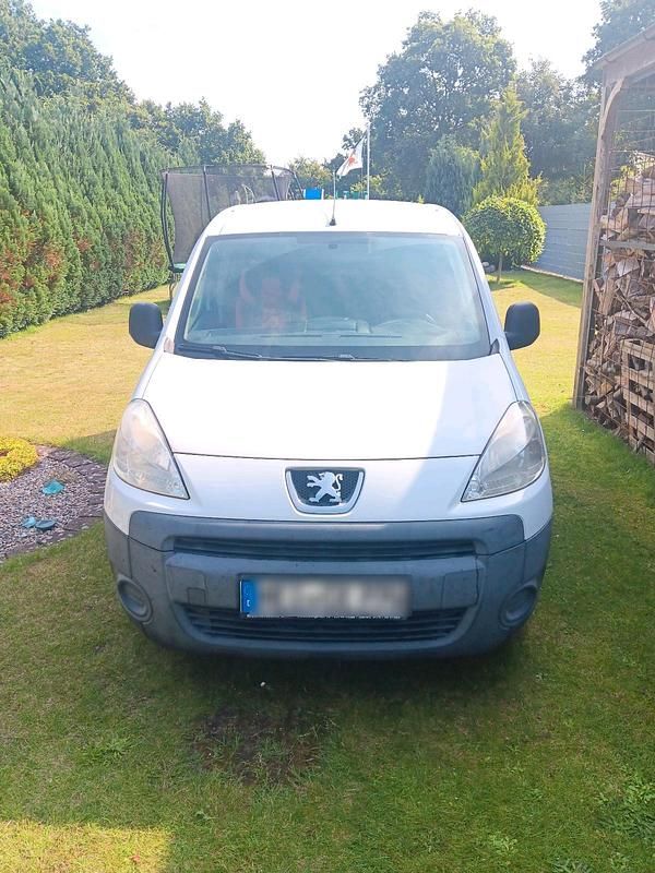 Weiß Gebraucht 2010 Peugeot Partner Van / Kleinbus | 2.300 € (Fairer Preis) - Bild 1/4