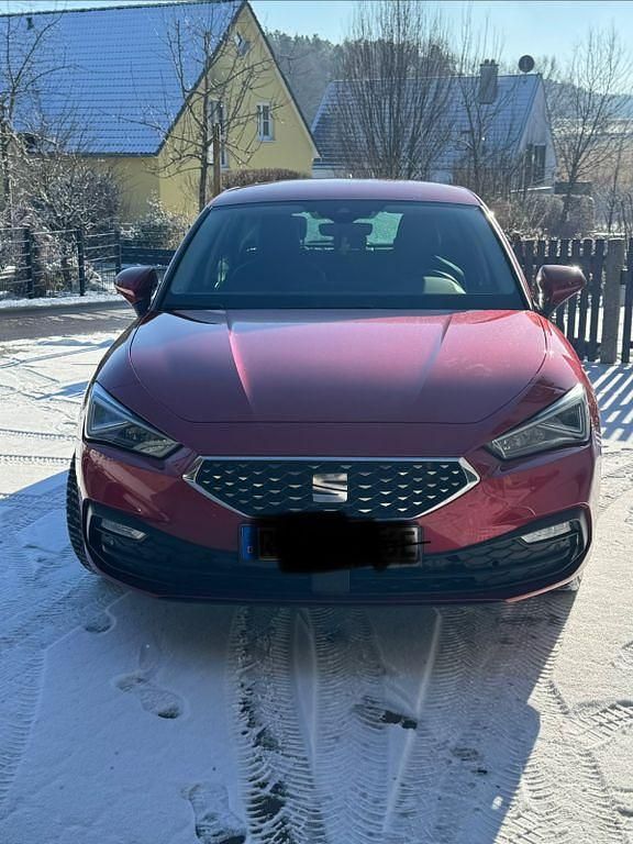 Rot Gebraucht 2021 Seat Leon XCELLENCE Limousine | 19.800 € (Fairer Preis) - Bild 1/4