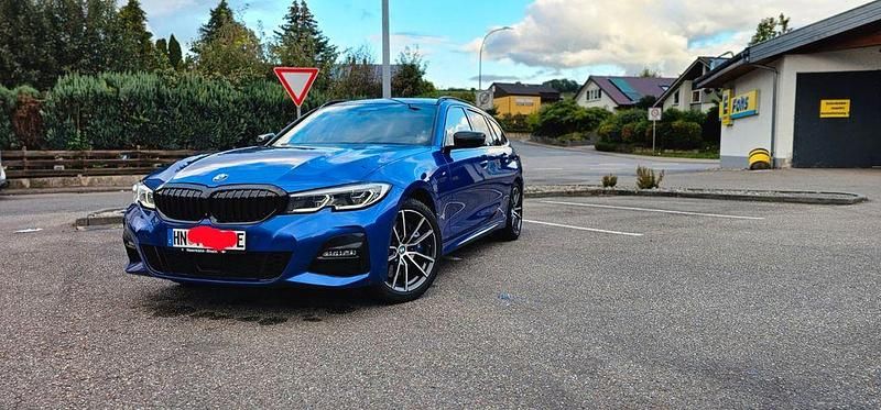 Blau Gebraucht 2020 BMW 330e M Sport Kombi | 29.300 € (Etwas zu teuer) - Bild 1/4