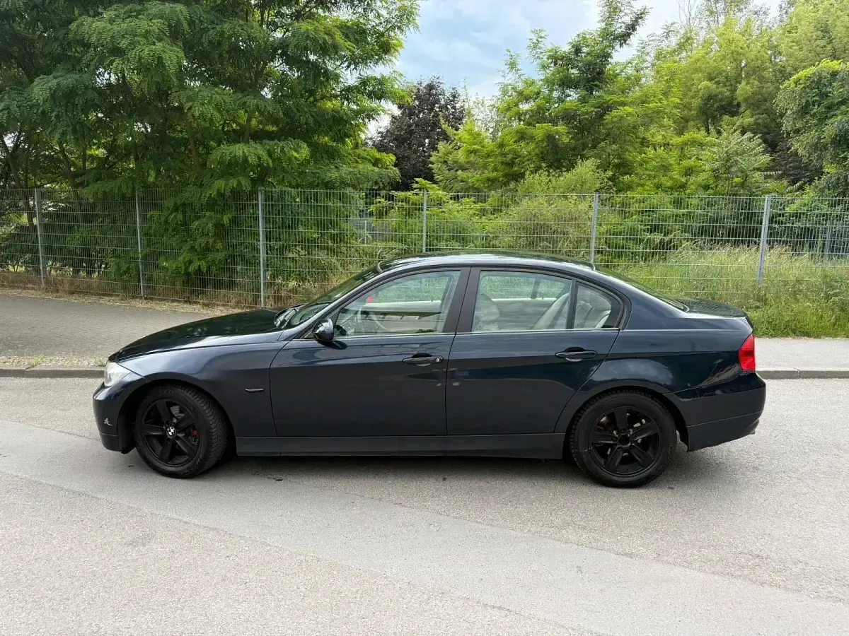 Gebraucht BMW 318 129 PS (94 kW) 2006 Blau Limousine