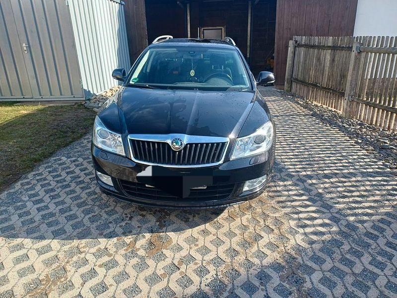Gebraucht Skoda Octavia Ambiente 160 PS (117 kW) 2012 Schwarz Kombi