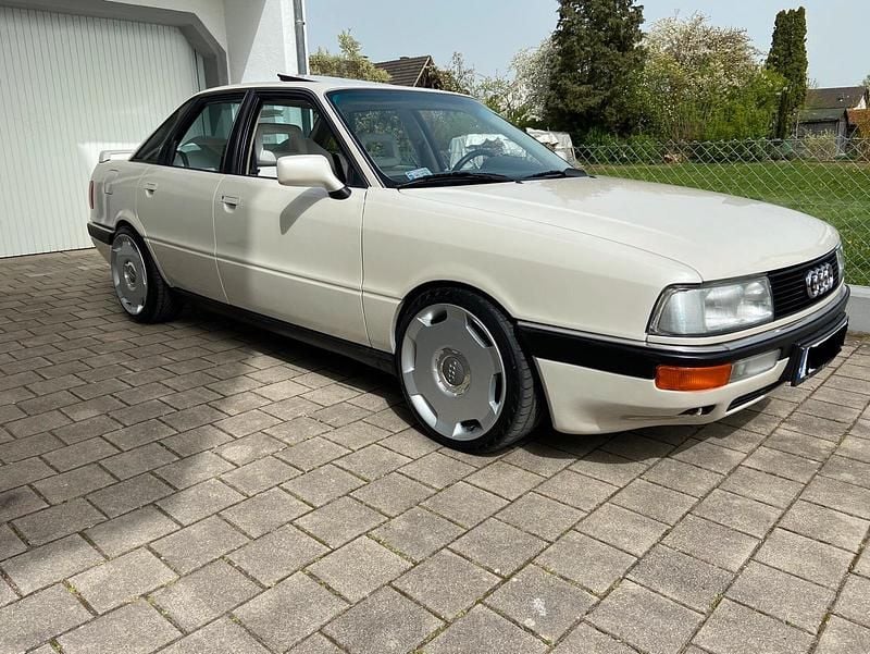 Weiß Gebraucht 1989 Audi 90 Limousine | 11.900 € - Bild 1/4