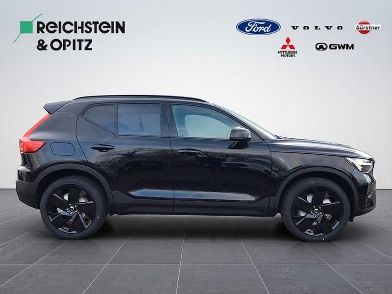 Neu Volvo XC40 Plus 163 PS (119 kW) 2025 Onyx black SUV