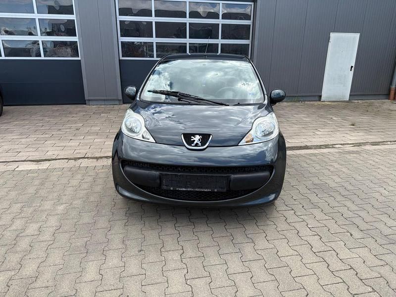 Grau Gebraucht 2006 Peugeot 107 Filou Kleinwagen | 2.100 € (Fairer Preis) - Bild 1/4