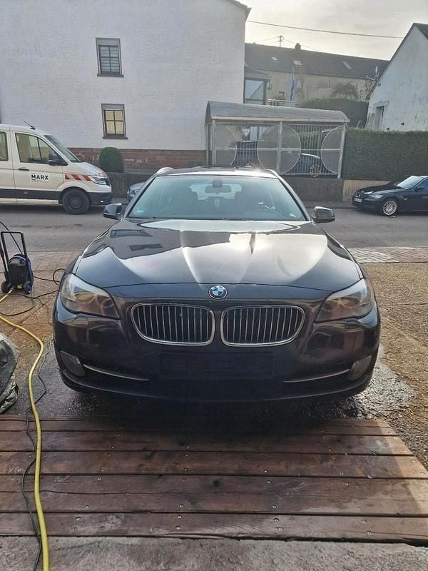 Gebraucht BMW 520 184 PS (135 kW) 2012 Grau Kombi