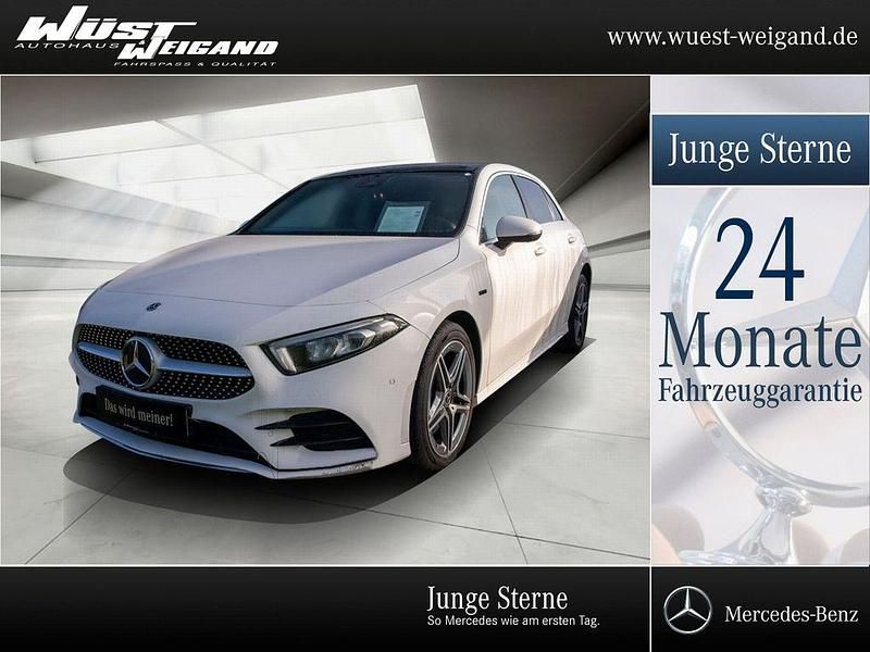 Weiß Gebraucht 2020 Mercedes A250 AMG line Limousine | 26.990 € (Fairer Preis) - Bild 1/4