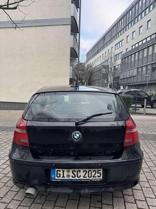 Gebraucht BMW 120 177 PS (130 kW) 2011 Schwarz Kleinwagen