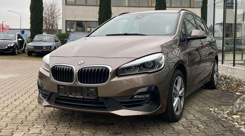 Gebraucht BMW 218 140 PS (102 kW) 2019 Jucarobeige metallic Van / Kleinbus