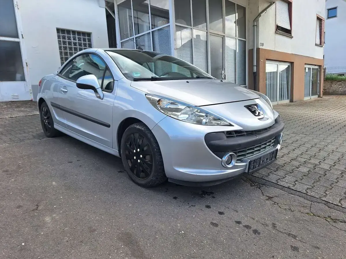 Gebraucht Peugeot 207 CC Filou 120 PS (88 kW) 2007 Aluminiumgrau/metallic Cabrio