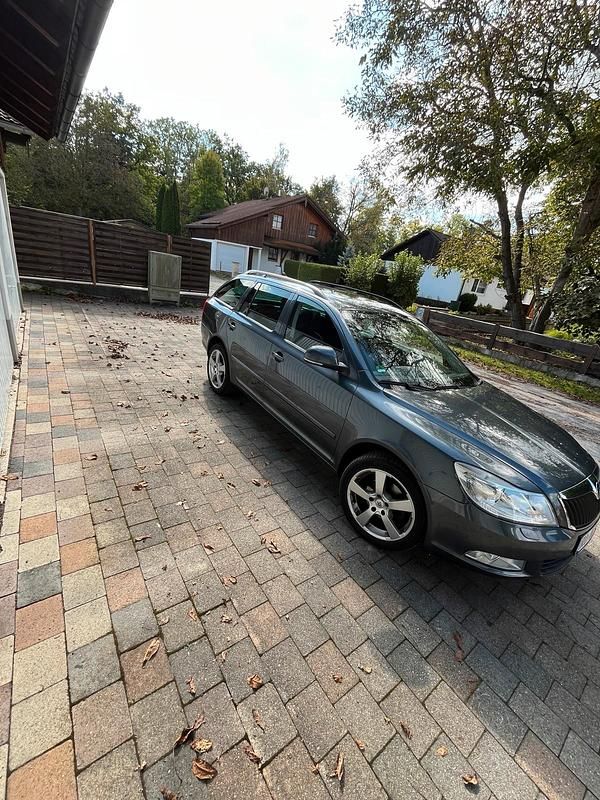 Gebraucht Skoda Octavia 180 PS (132 kW) 2011 Beige Kombi